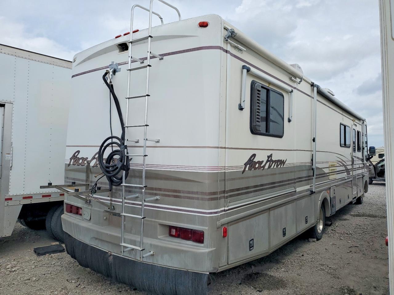 2000 Fleetwood Pace Arrow RV