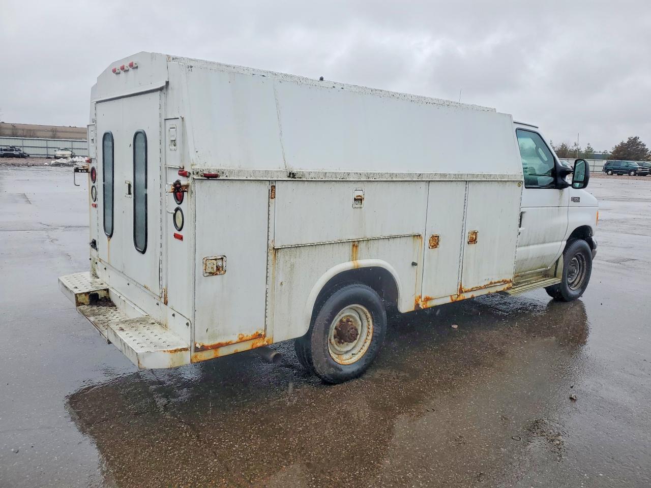 2004 Ford Econoline E350 Super Duty Cutaway Van