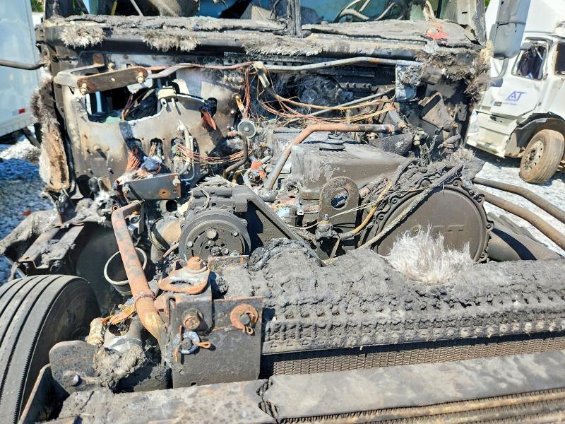 2007 Freigliner 2007 Freightliner CST120 Semi Truck