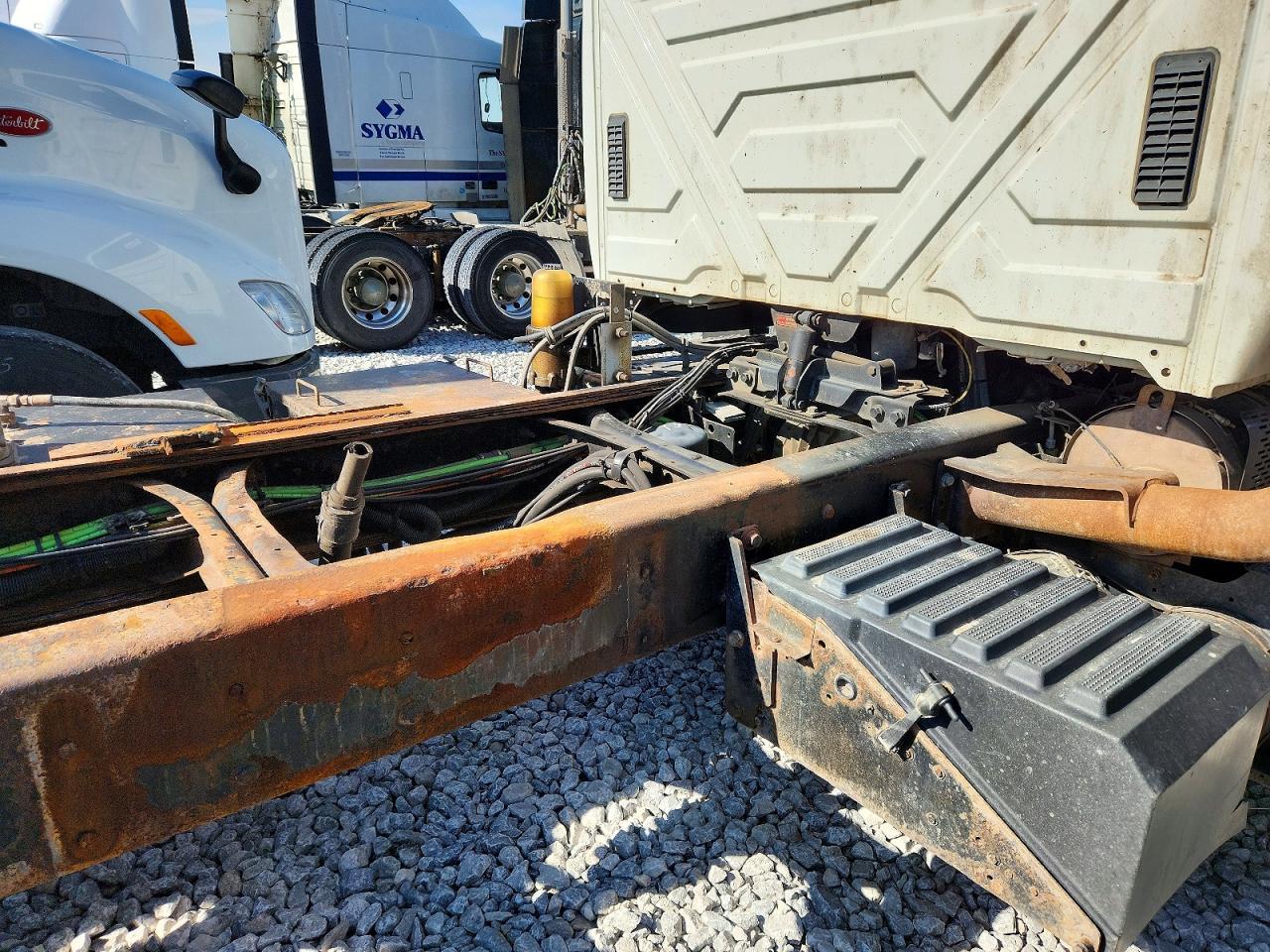 2010 International 7600 Truck Cab AND Chassis