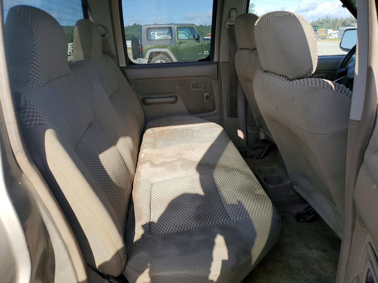2001 Nissan Frontier XE