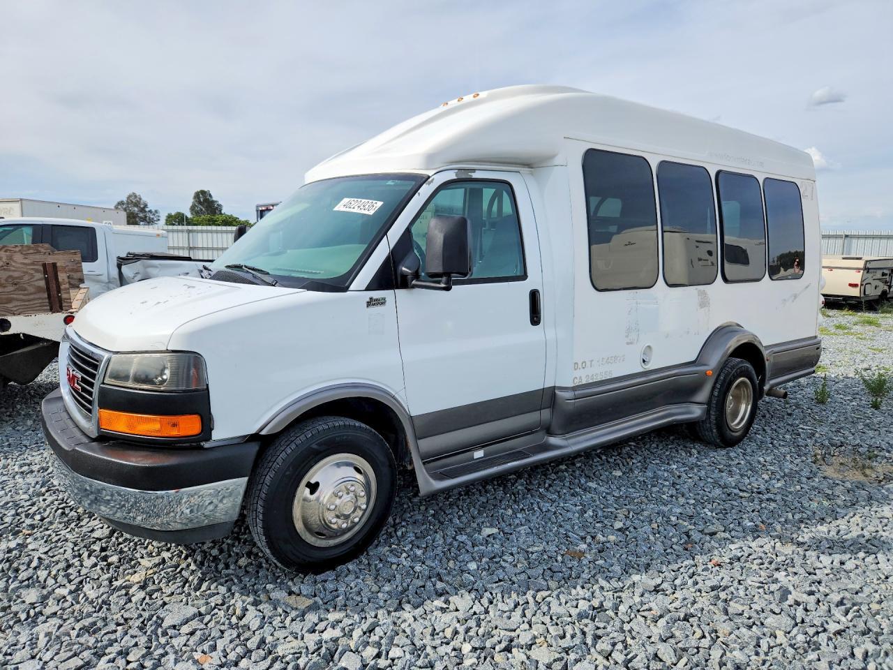 2005 Tilhulp 2005 GMC Savana Shuttle Bus