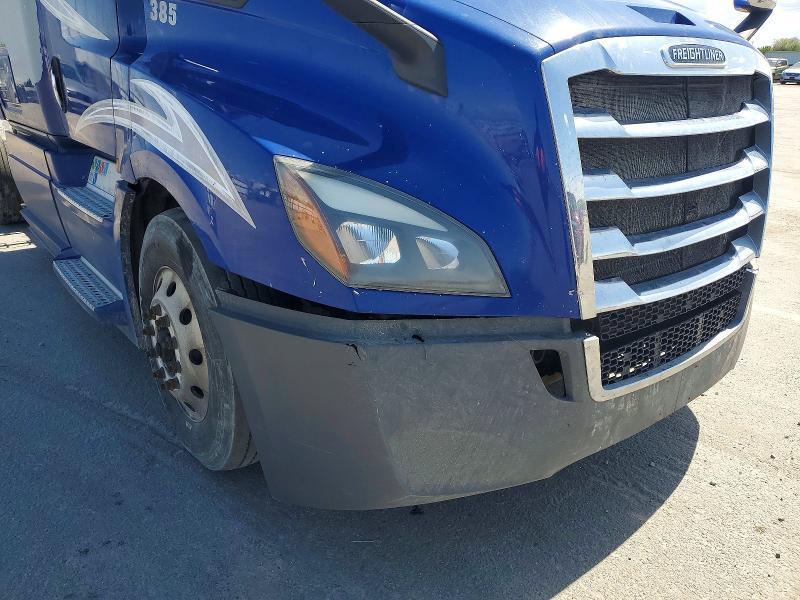 2018 Freightliner Cascadia 126 Semi Truck