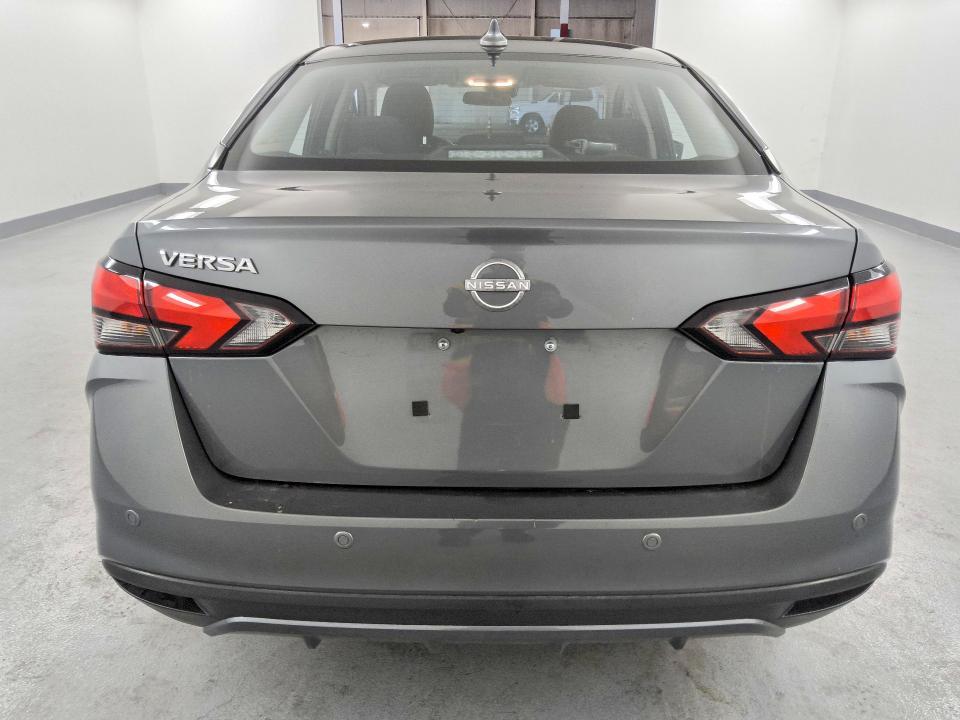 2025 Nissan Versa sv