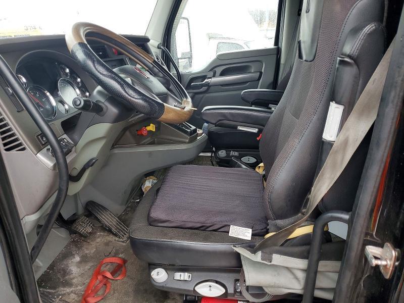 2017 Kenworth T680 Semi Truck