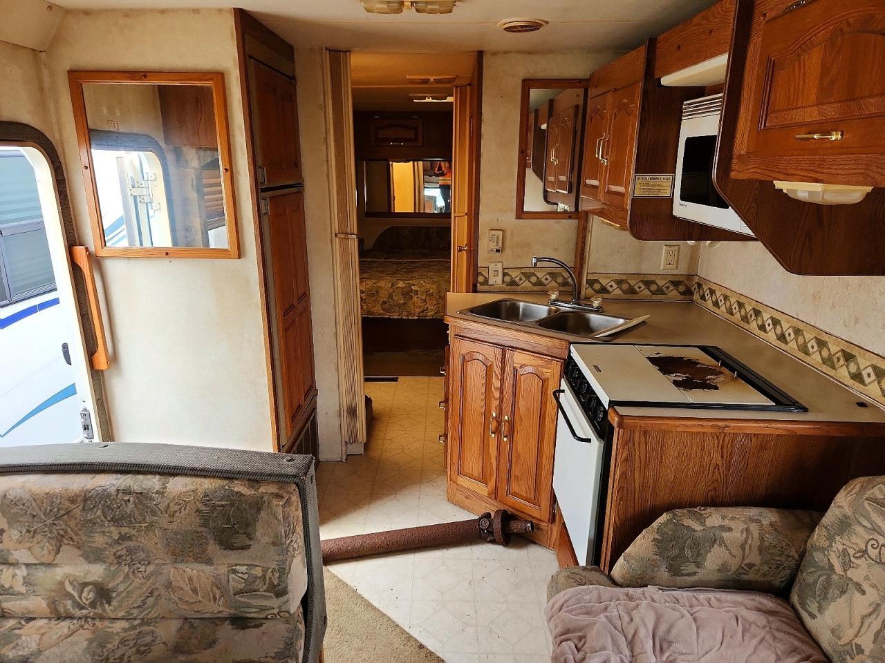 2001 Ford Econoline E450 Super Duty Cutaway Van