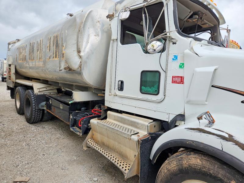 2012 Kenworth T800 Fuel / Lube Truck
