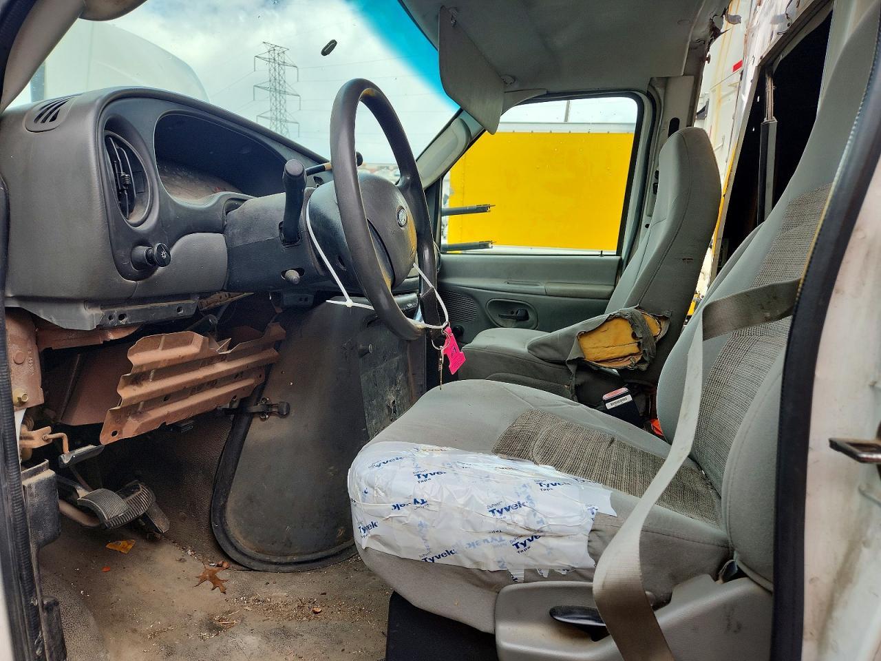 2005 Ford E350 BOX Truck