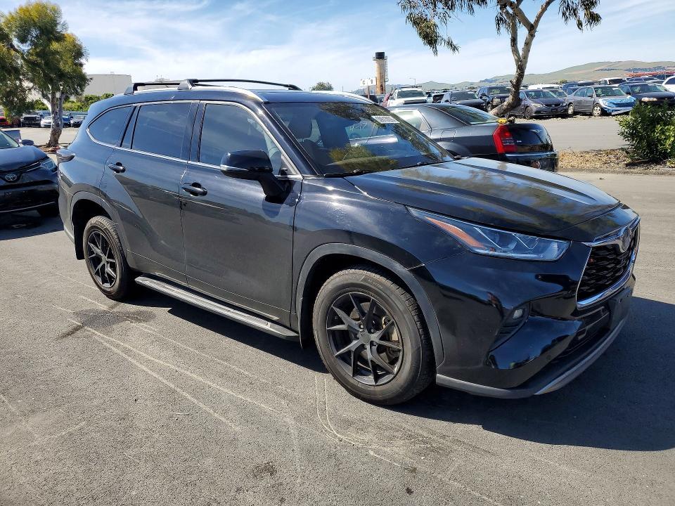 2022 Toyota Highlander Hybrid Platinum