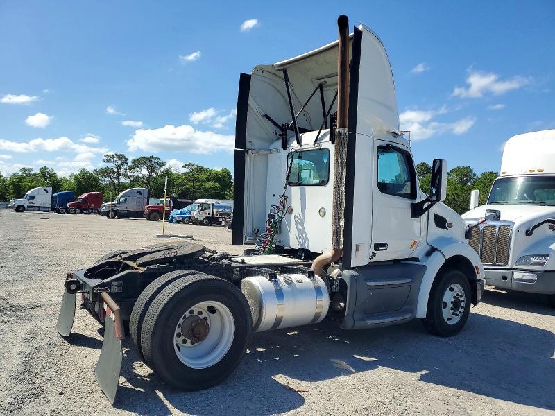 2016 Peterbilt 579 Semi Truck