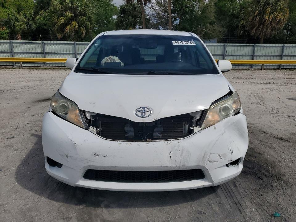 2017 Toyota Sienna le 8-passenger