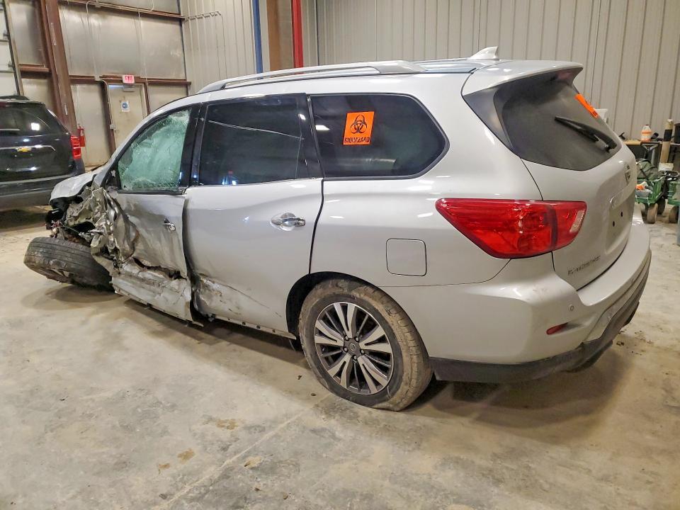 2019 Nissan Pathfinder sv