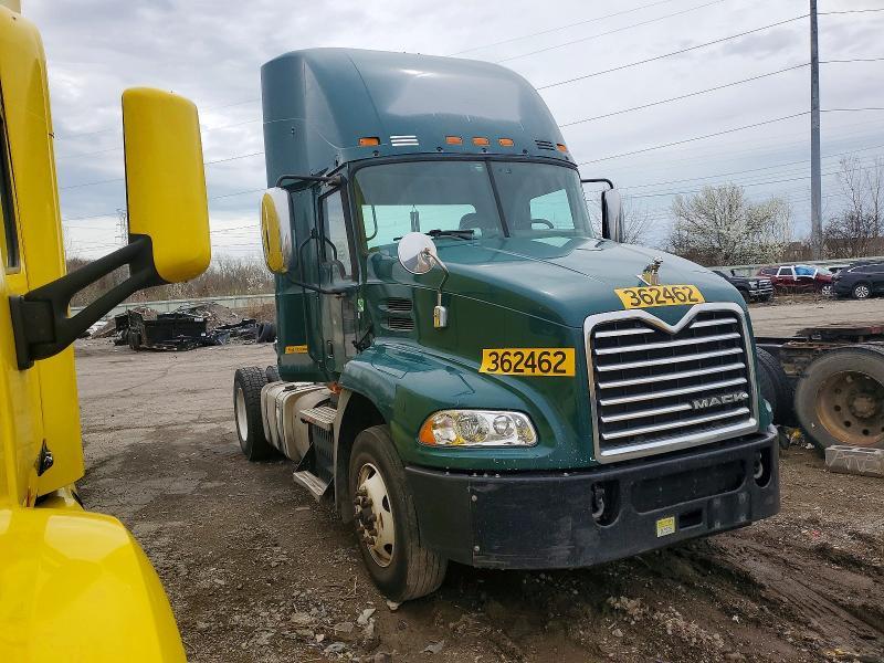 2017 Mack CXU612 Semi Truck