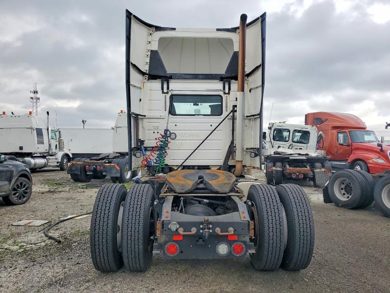 2016 Volvo VNL Semi Truck