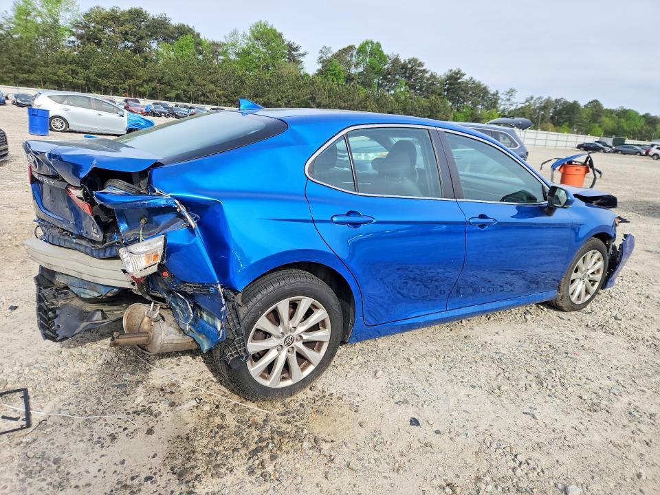 2020 Toyota Camry le