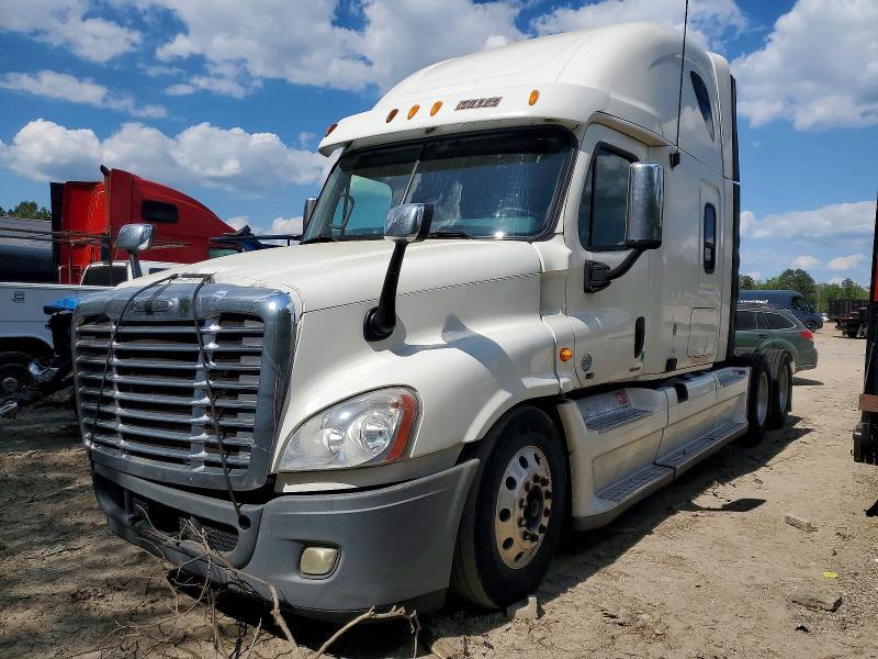 2011 Freightliner Cascadia 125 Semi Truck