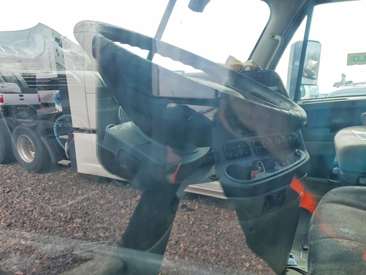 2017 Freightliner Cascadia 125 Semi Truck