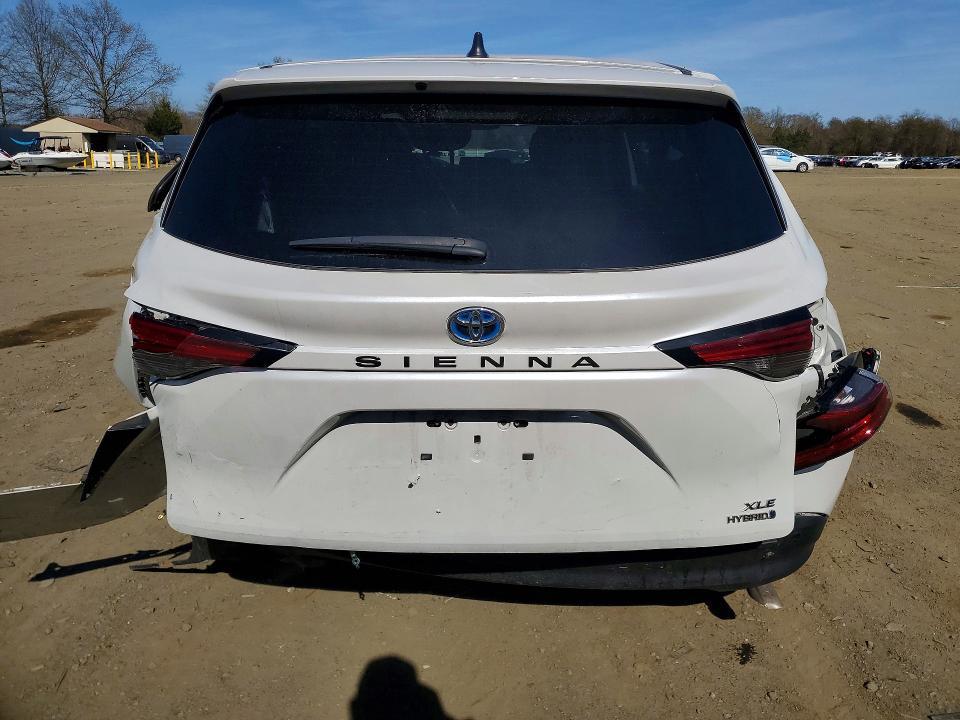 2022 Toyota Sienna xle