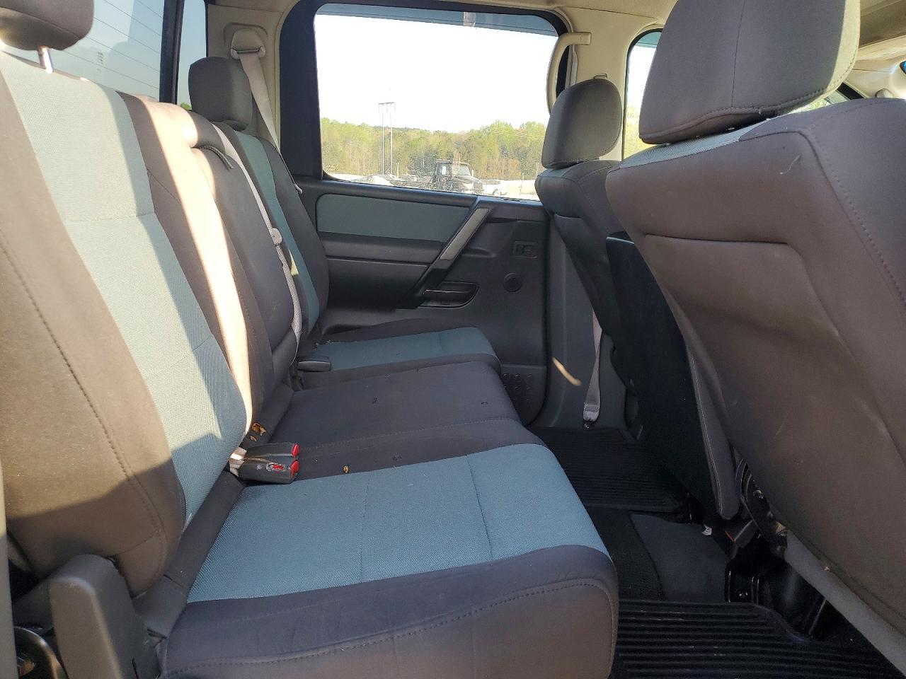 2005 Nissan Titan XE