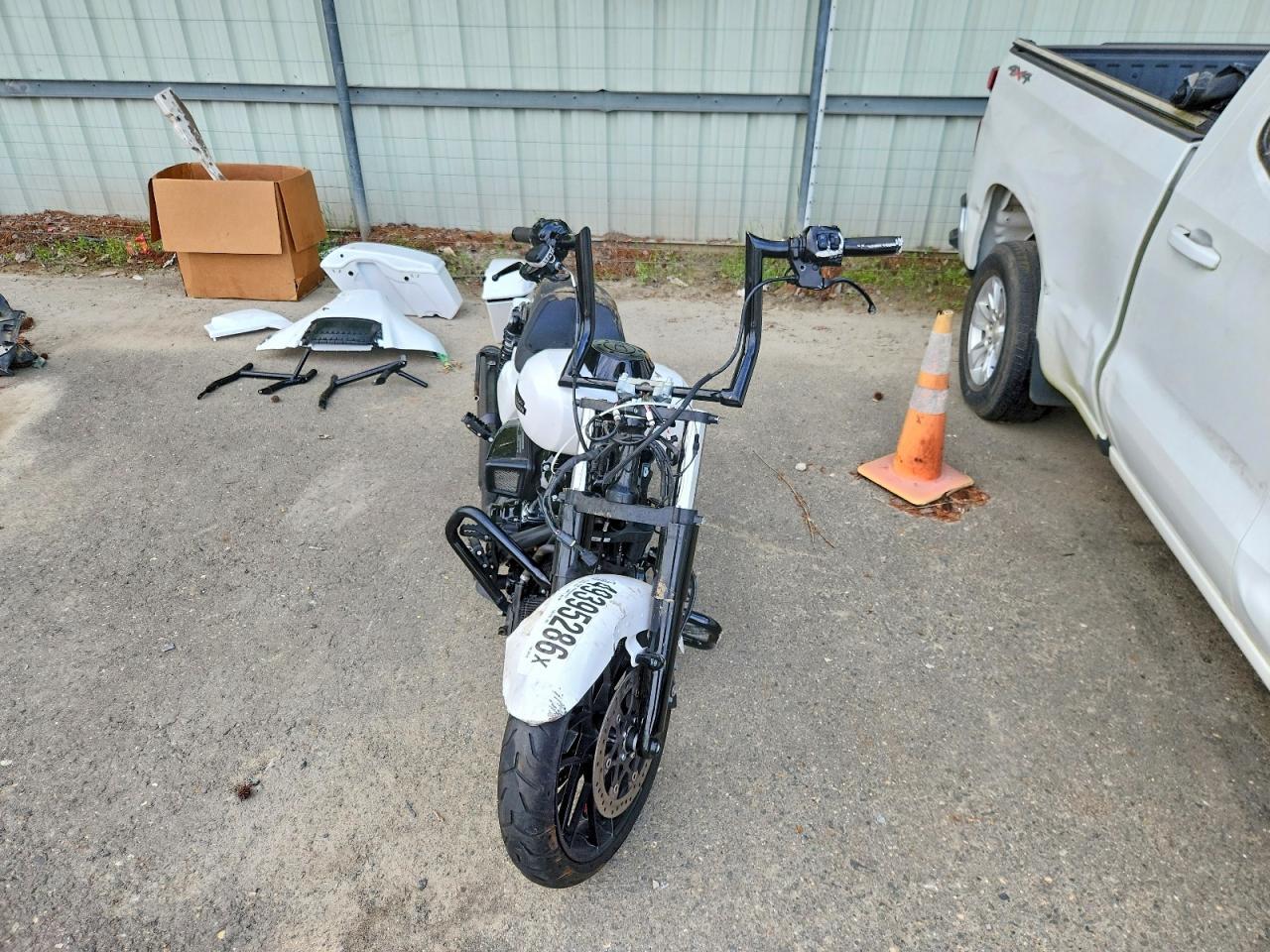2024 Harley-Davidson Flhx
