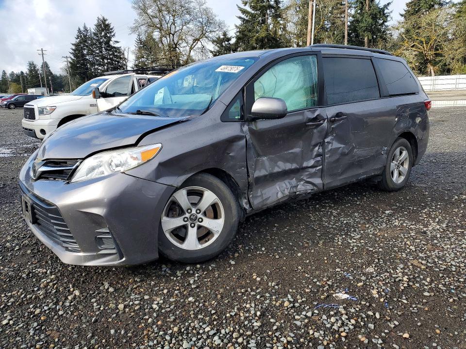 2018 Toyota Sienna le