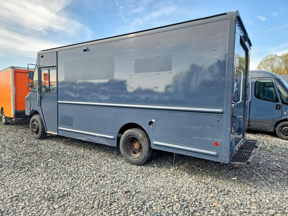 2020 Freightliner MT45G Chassis Delivery Truck