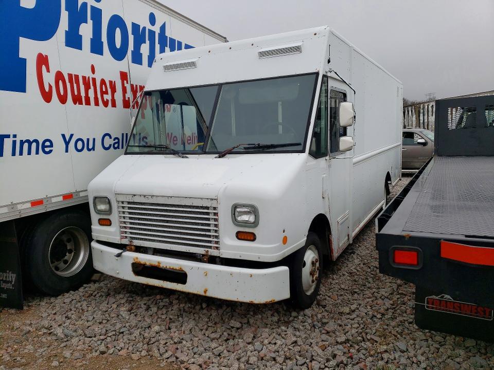 2015 Freigliner 2015 Freightliner MT45G Chassis Delivery Truck