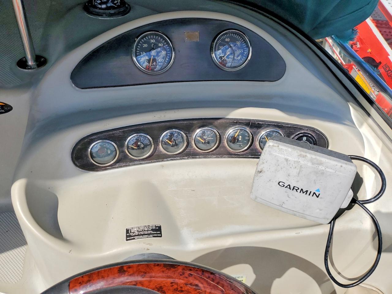1998 Maxum Boat