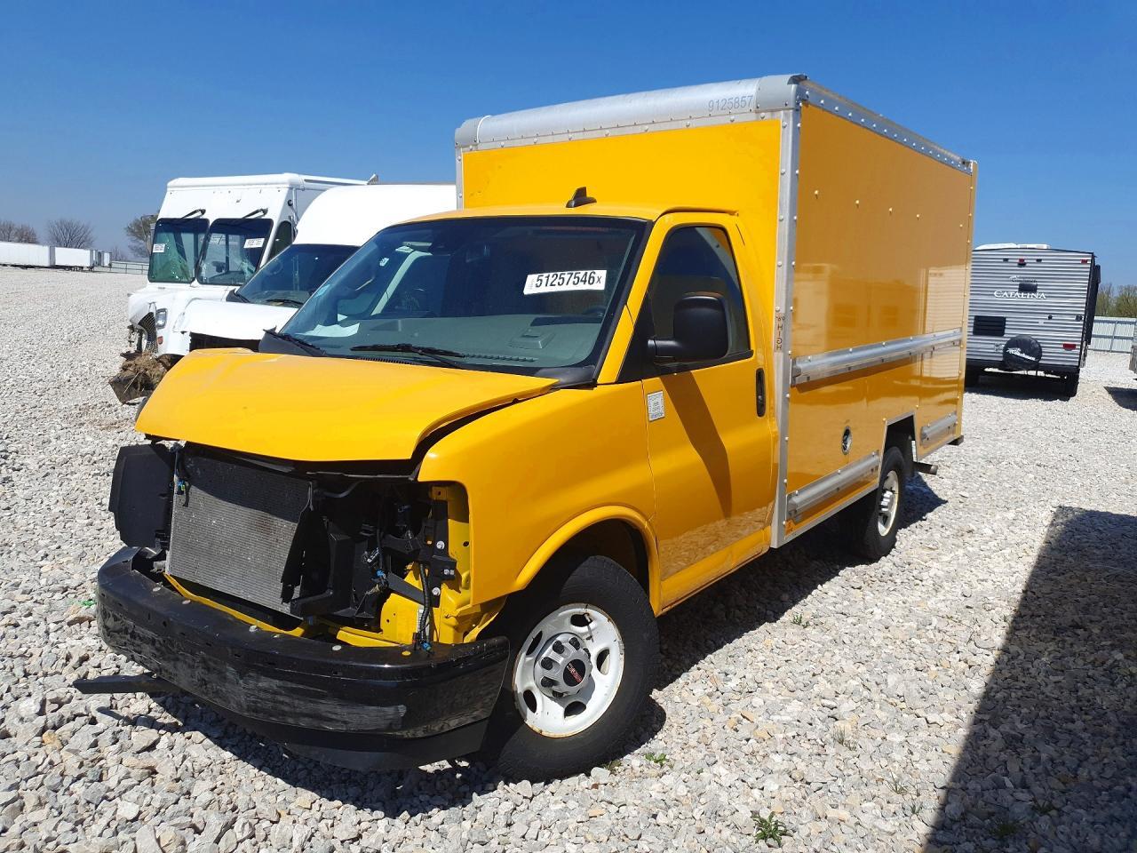 2022 GMC Savana BOX Truck