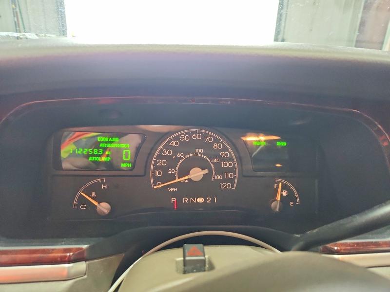 2004 Lincoln Town car Ultimate