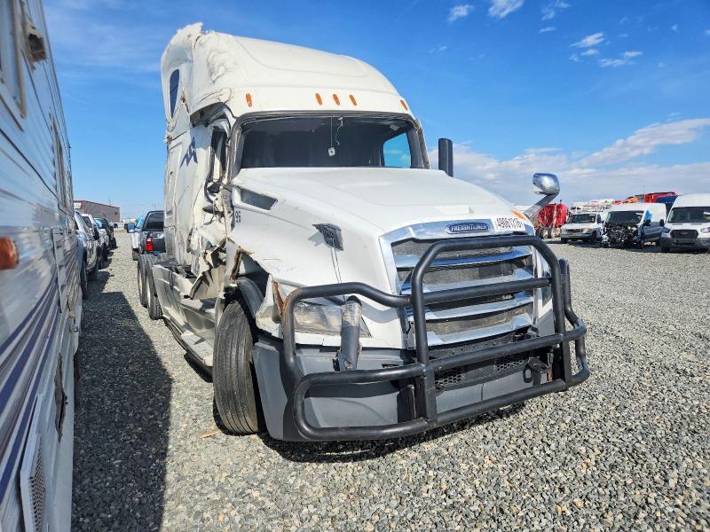 2020 Freightliner Cascadia 126 Semi Truck