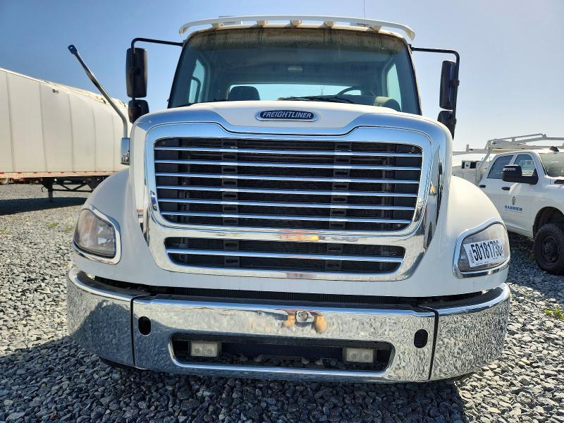 2015 Freightliner Business Class M2 Semi Truck