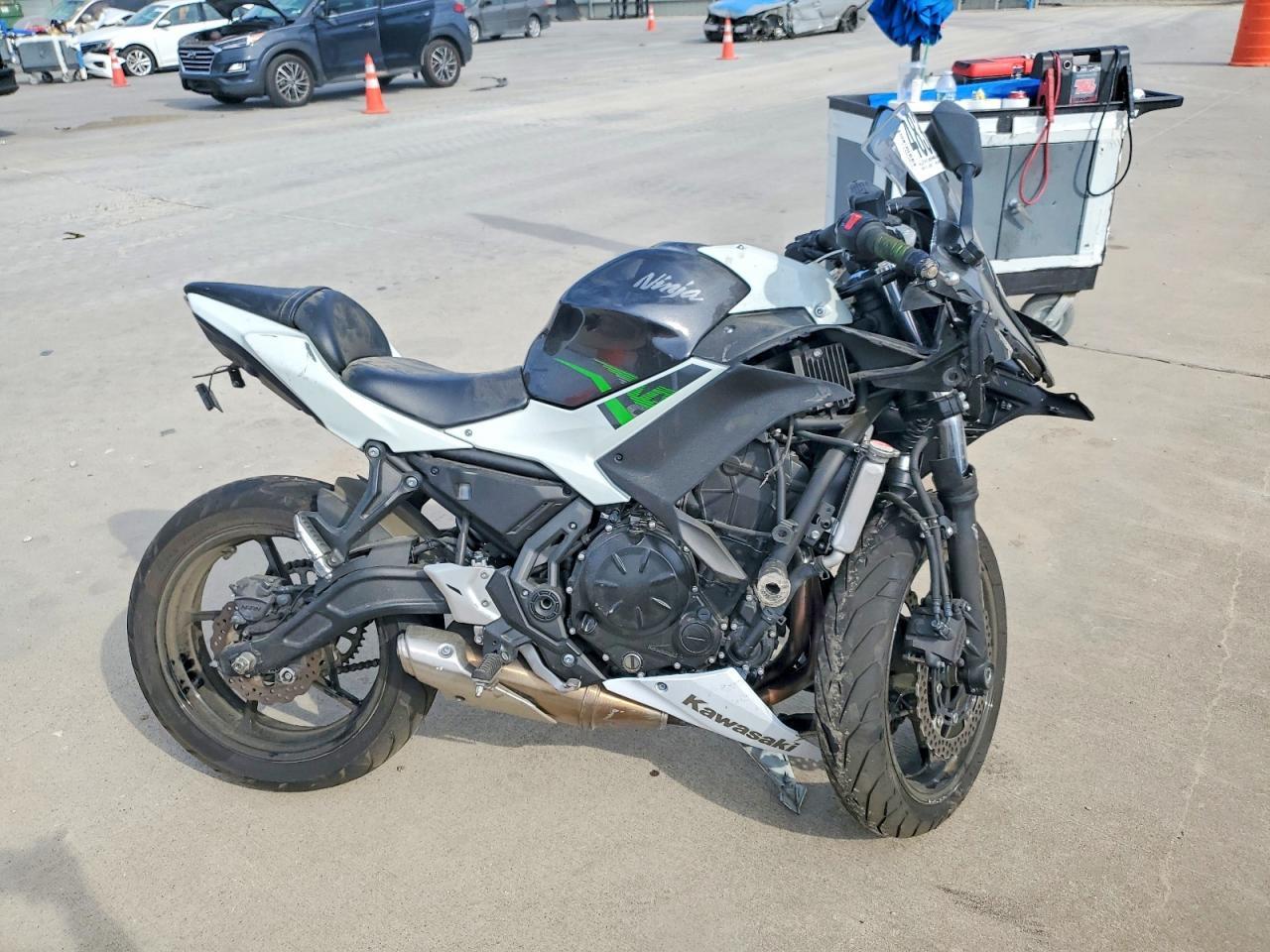2022 Kawasaki EX650 N