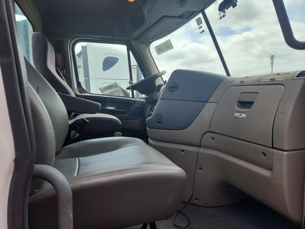 2016 Freightliner Cascadia 125 Semi Truck