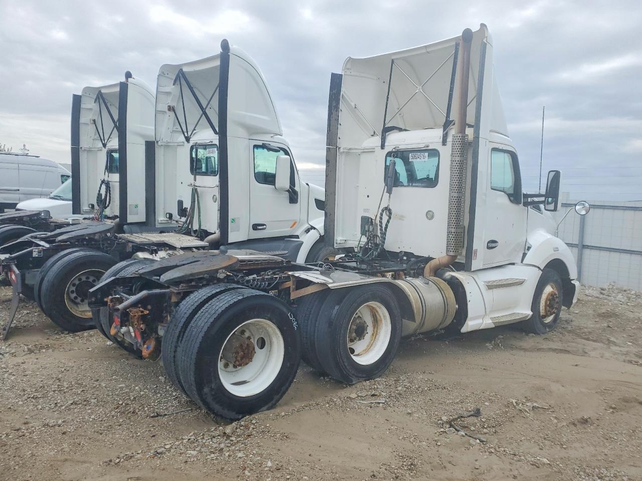 2014 Kenworth T680 Semi Truck