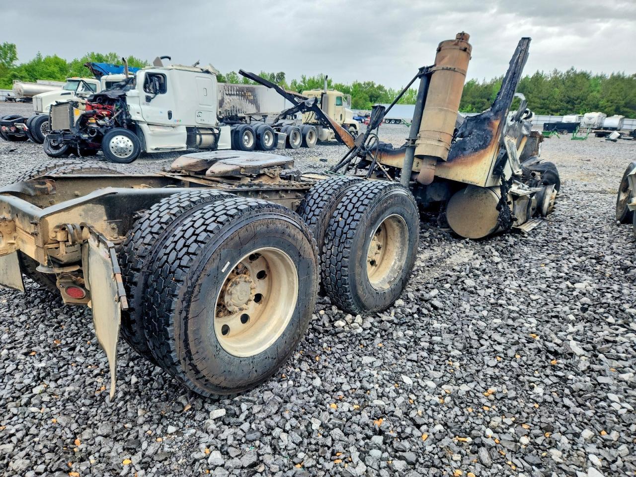 2007 International L9427 Semi Truck