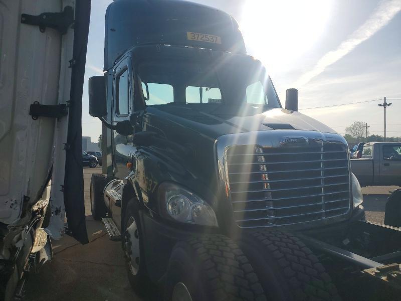 2018 Freightliner Cascadia 113 Semi Truck