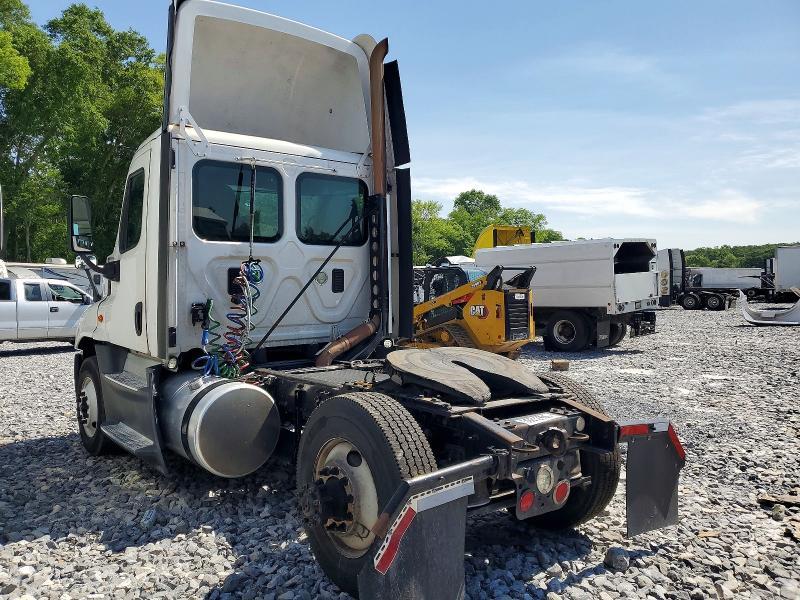 2016 Freightliner Cascadia 125 Semi Truck