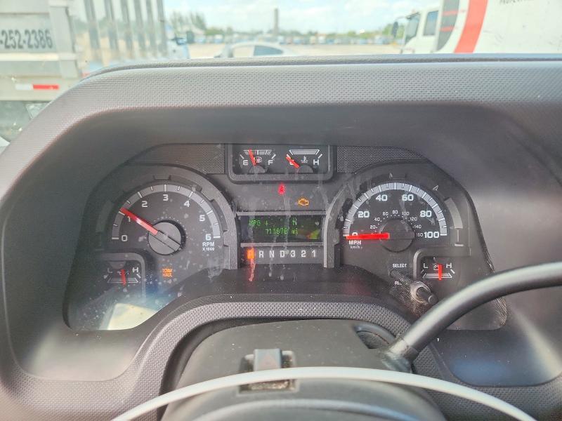 2011 Ford Econoline E450 Super Duty Cutaway Van