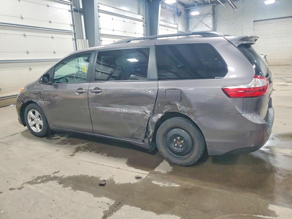 2017 Toyota Sienna le 8-passenger