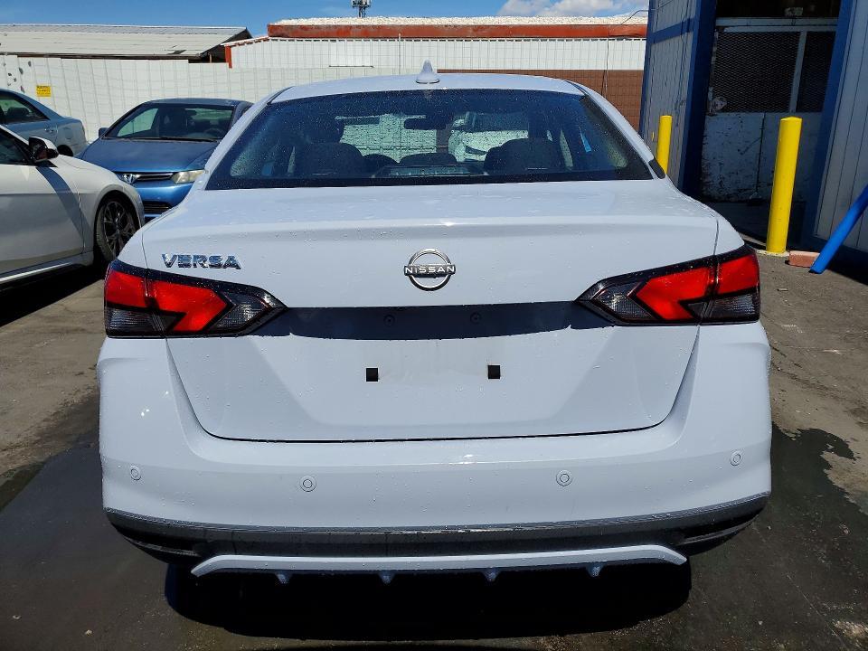 2025 Nissan Versa sv