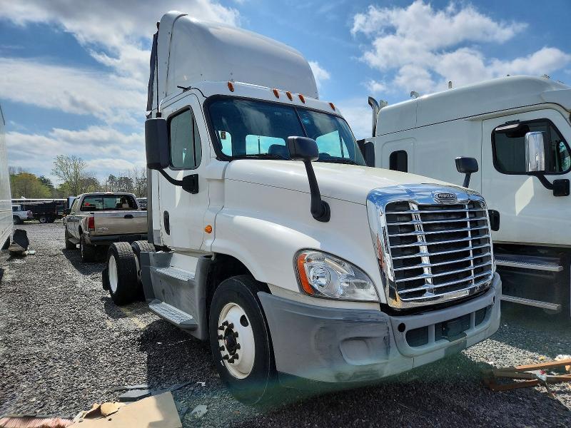 2016 Freightliner Cascadia 125 Semi Truck