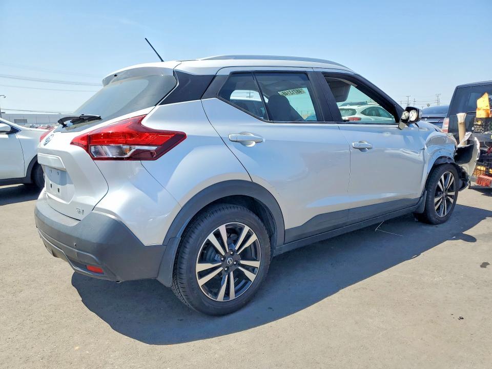 2018 Nissan Kicks sv