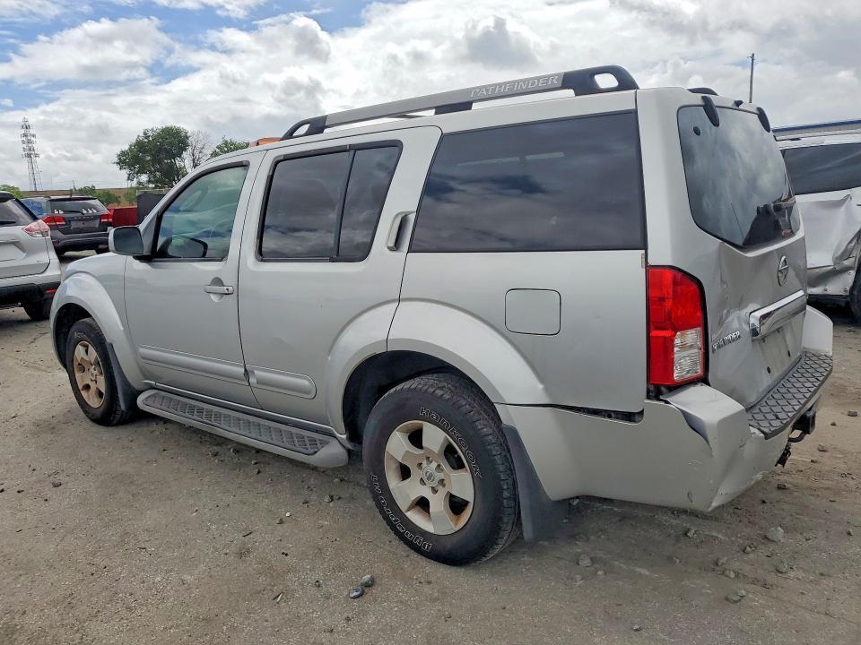 2005 Nissan Pathfinder xe