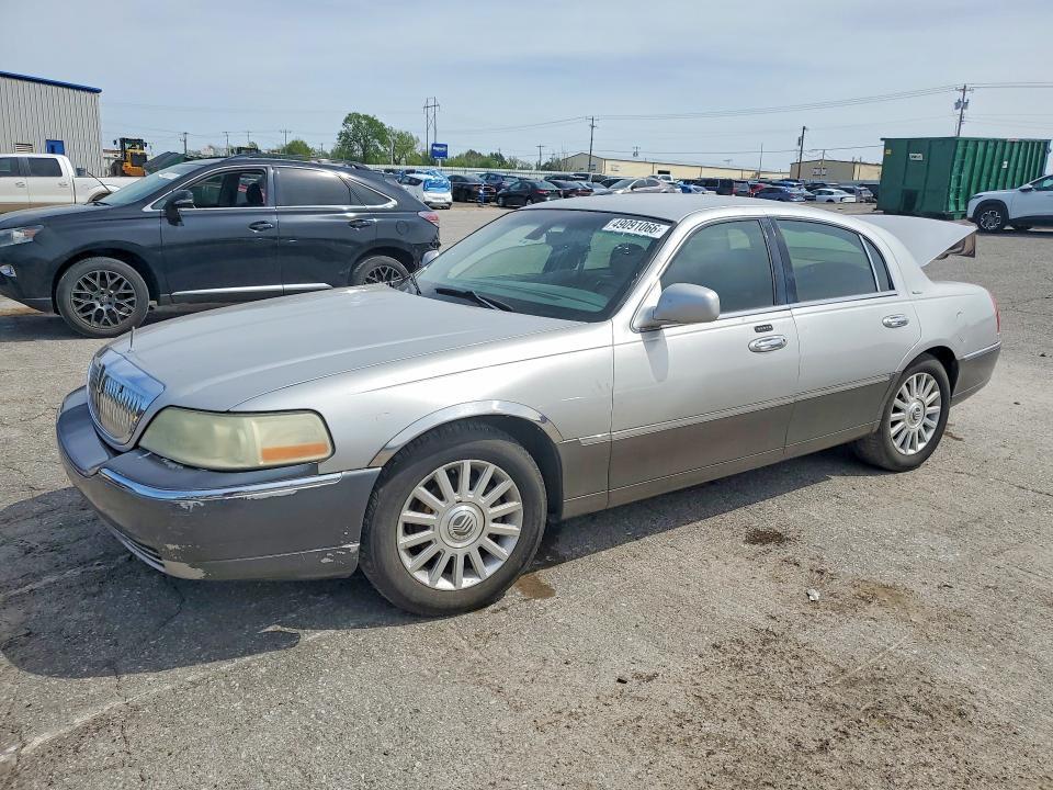 2003 Lincoln Town car Signature
