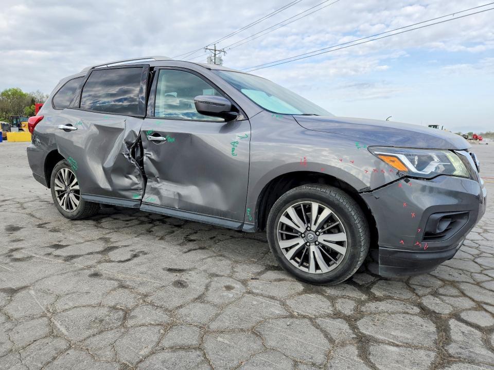 2018 Nissan Pathfinder sv