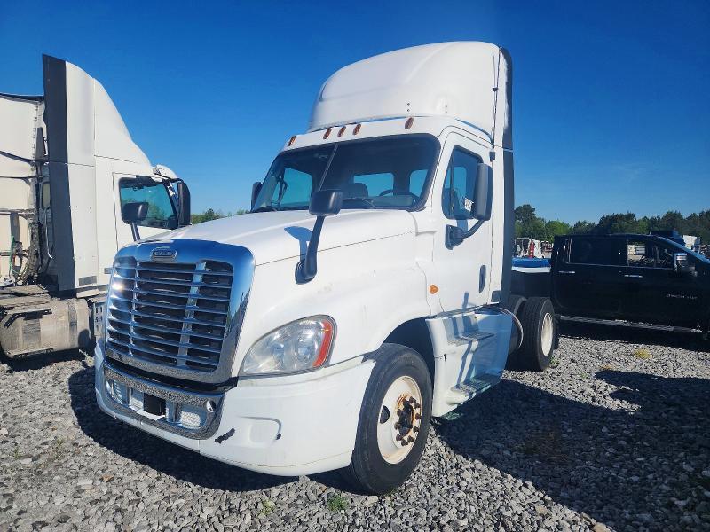 2014 Freightliner Cascadia Semi Truck