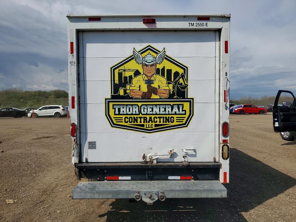 2013 GMC Savana box Truck