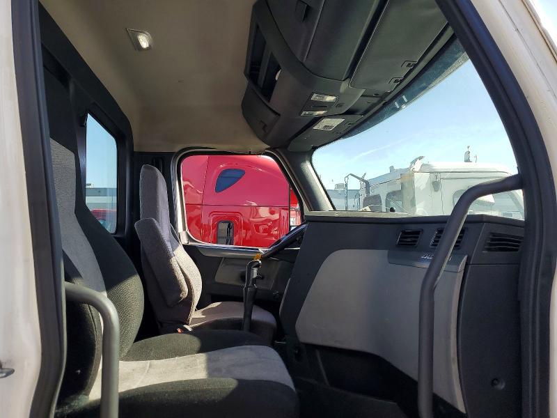 2019 Freightliner Cascadia 1-semi Truck