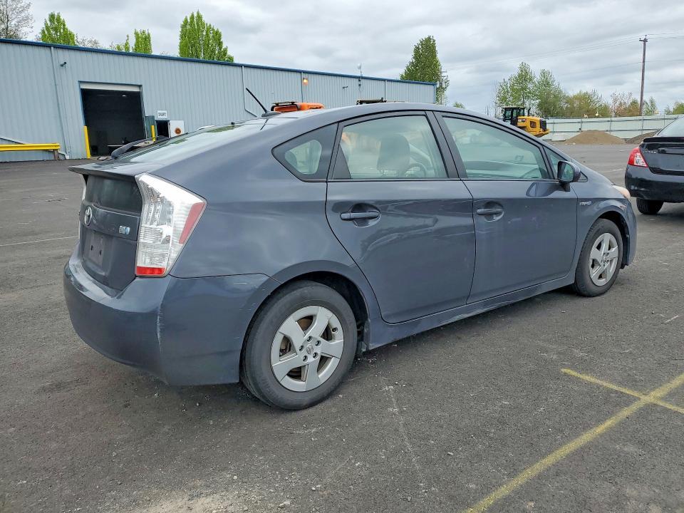 2010 Toyota Prius iii
